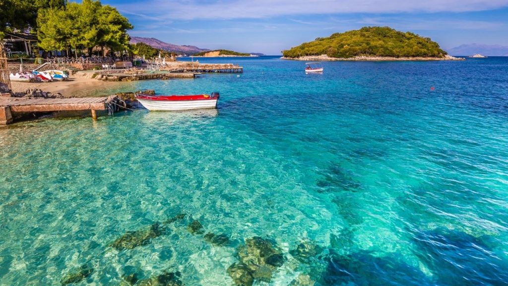 Arnavutluk'un meşhur sahil bölgesi Ksamil