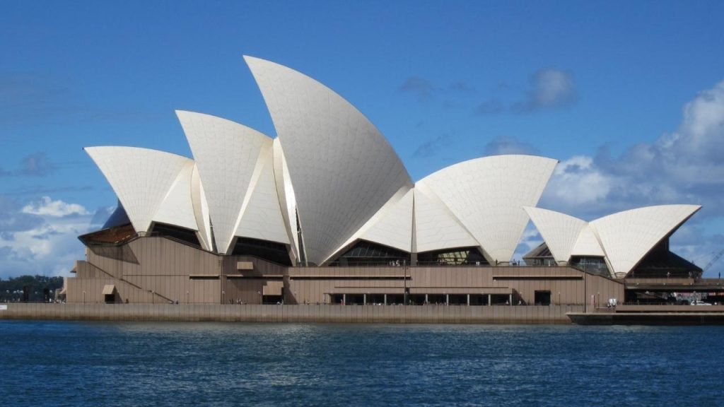 Avustralya'nın en ünlü simgelerinden Sidney Opera Binası